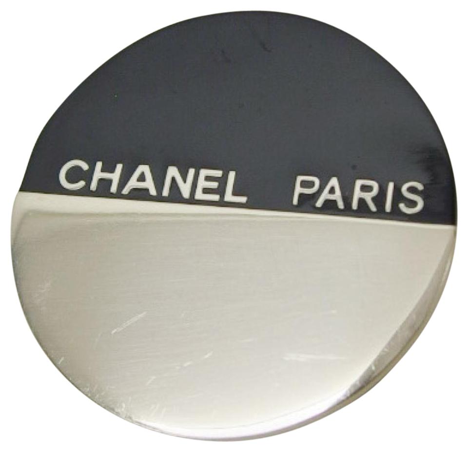 Chanel 00a Black x Silver Round Pin Brooch CC Logo 101c727 Chanel 00a Black x Silver Round Pin Brooch CC Logo 101c727