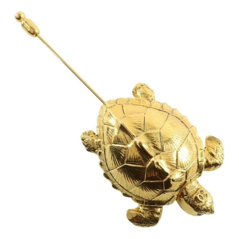 Chanel 96A A07672 Y02003 Gold Plated CC Turtle Pin Tortoise Brooch 22ck76s Chanel 96A A07672 Y02003 Gold Plated CC Turtle Pin Tortoise Brooch 22ck76s