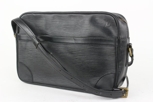 Louis Vuitton Epi Leather Trouse Crete Noir Clutch Toiletry Accessoires  Body Bag