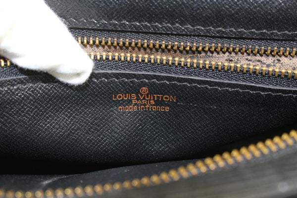 Pochette troca. Louis vuitton mini bag black review. #Shorts 