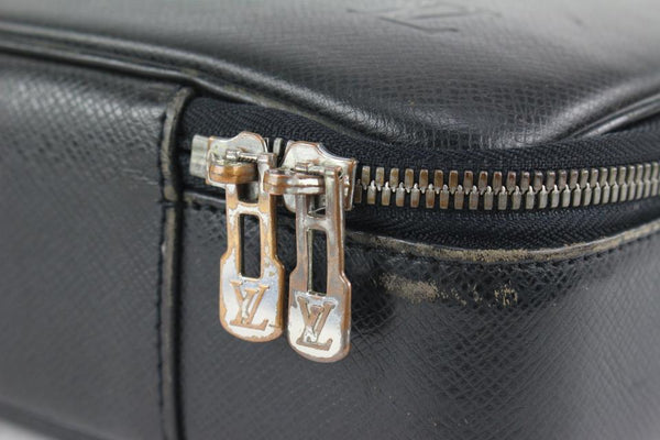 Louis Vuitton Black Taiga Leather Odessa Laptop Bag ref.371147 - Joli Closet