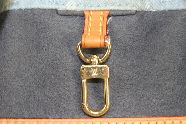 Louis Vuitton Denim Daily GM Monogram Hobo Bag – Trésor Vintage