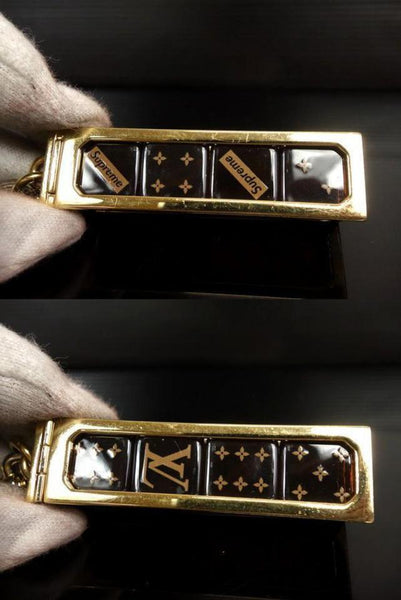 SUPREME Louis Vuitton X Supreme Dice Key Chain Brass के लिए