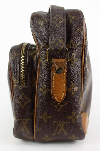 Lot 253 - Louis Vuitton Monogram Nil Messanger Bag