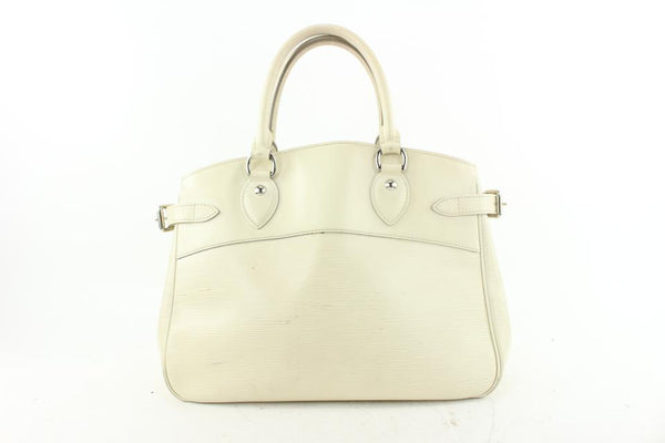 Passy leather handbag Louis Vuitton White in Leather - 29257057
