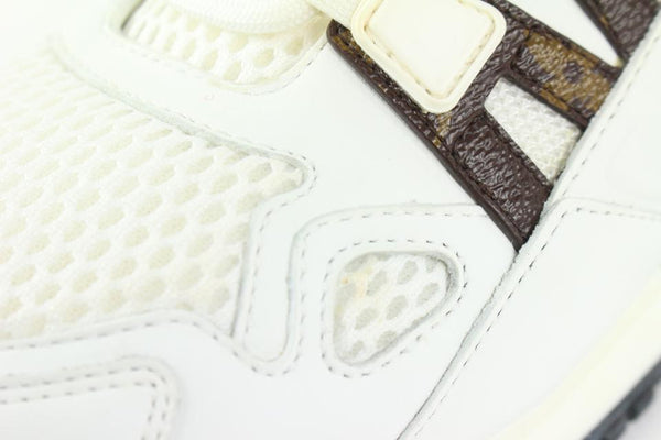 Louis Vuitton Run Away Sneakers Womens 35 $1160 White Monogram