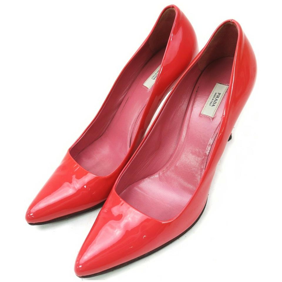Prada  35.5 Red Patent Leather Pump Heels  861261 Prada  35.5 Red Patent Leather Pump Heels  861261
