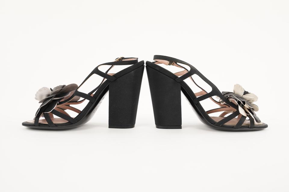 Chanel Iconic Camellia Black & White Slingback Heels (IT 36) — sororité.