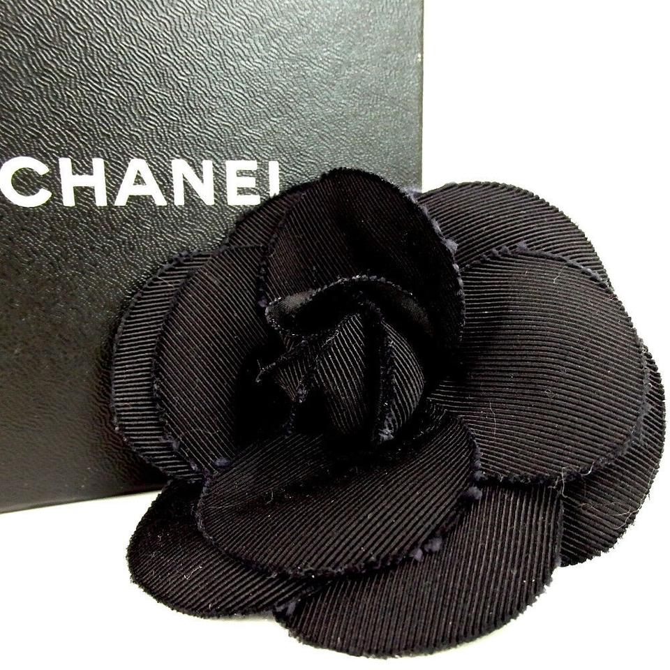 VINTAGE CLASSIC BLACK VELVET FLOWER CHANEL CAMELLIA CORSAGE PIN BROOCH ~  3.5