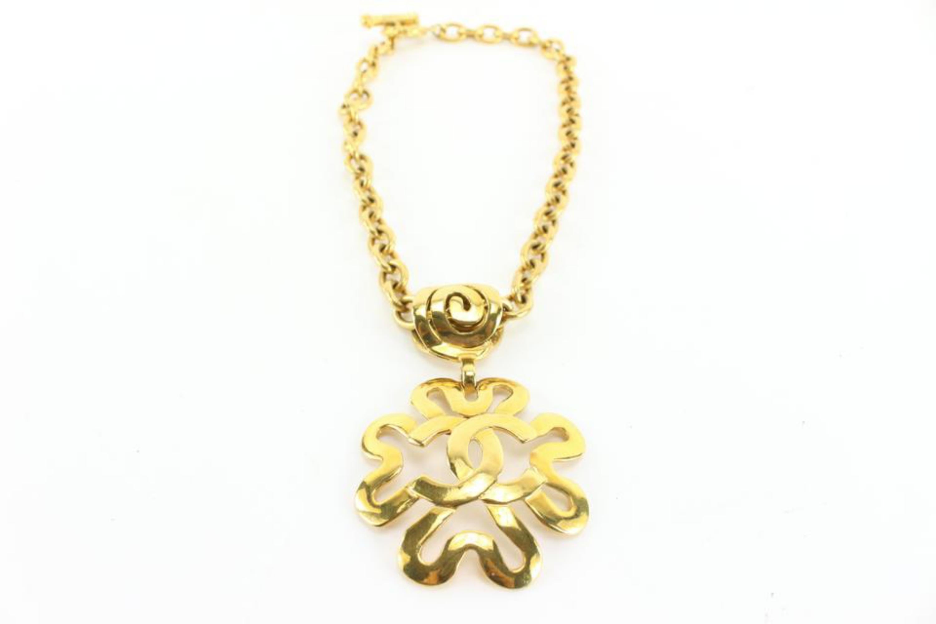 Chanel Chanel Gold Tone Clover Motif Pendant Necklace SS609
