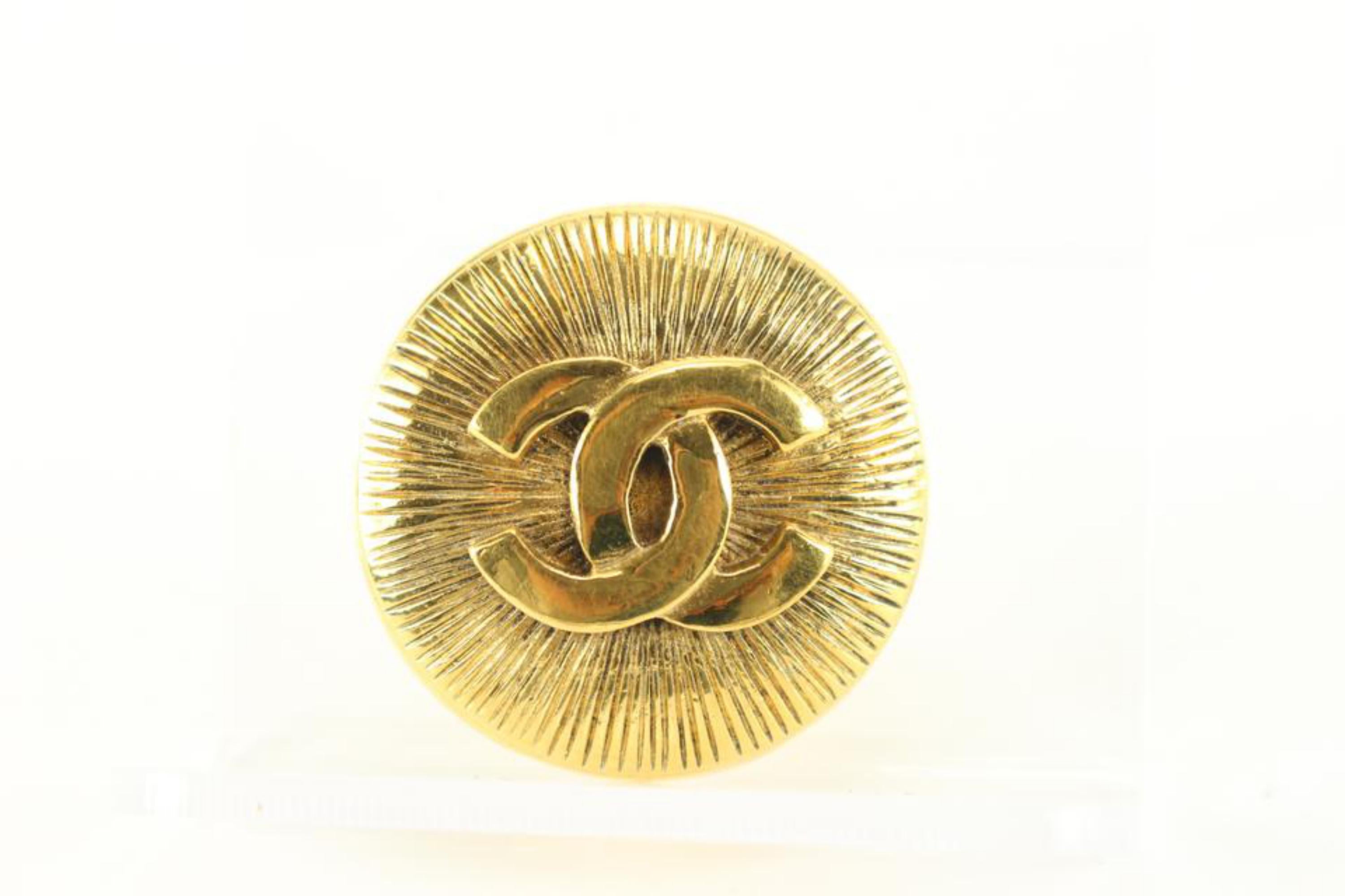 Authentic vintage Chanel pin brooch gold CC logo double C – Luxury Market  Consignment Boutique