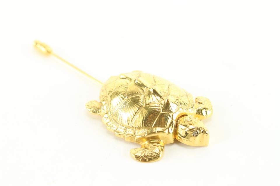 Vintage CHANEL golden turtle pin brooch with CC mark. Can be used