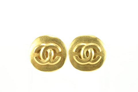 Chanel 96p 24k Gold Plated Round CC Logo Smooth Earrings 72cz726s