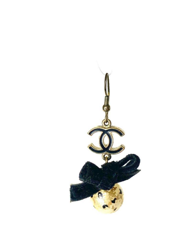 Chanel 07C Single Drop Pierce Bow Polka Dot CC Earring 6c614