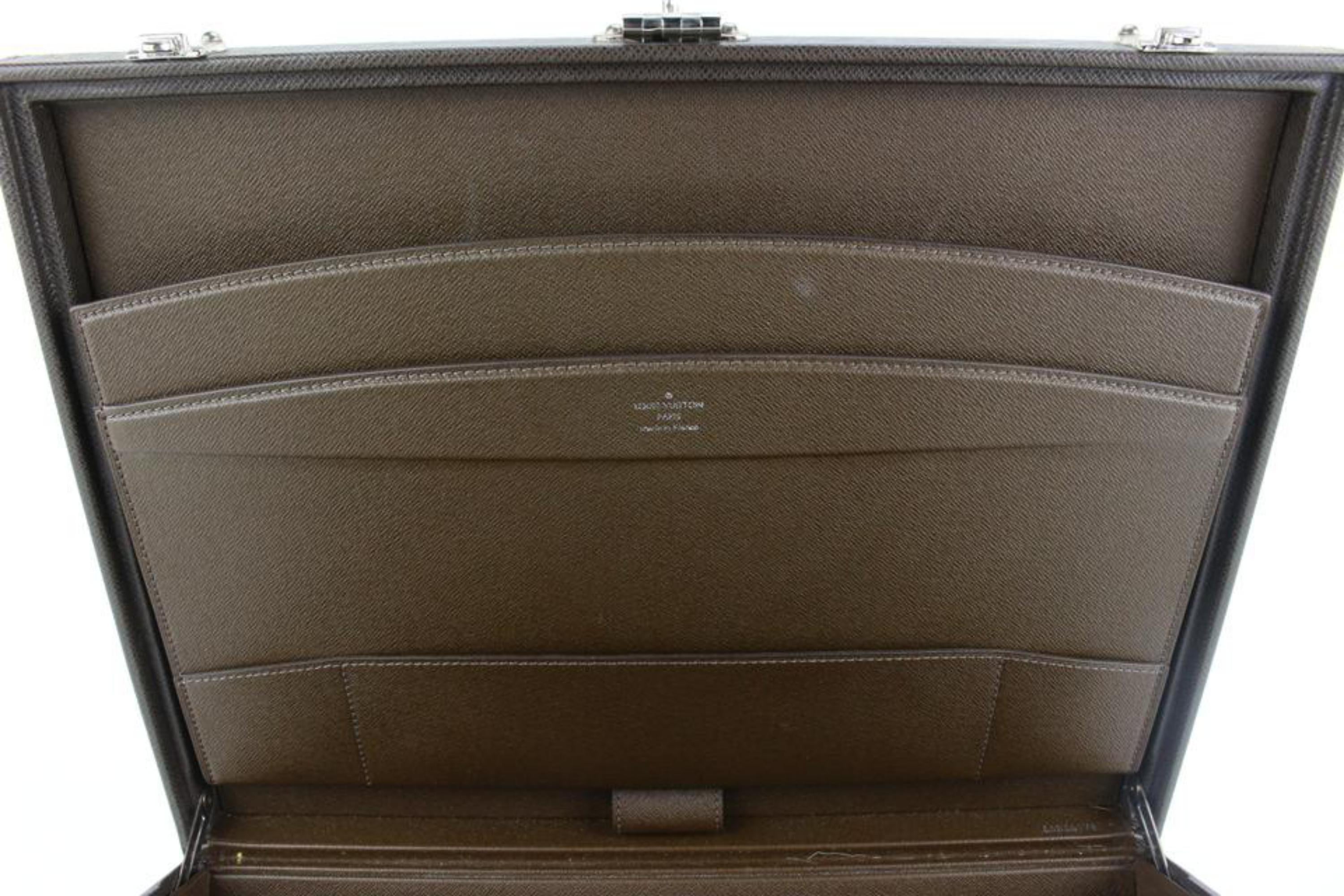 Louis Vuitton LV Taiga Maroon Leather President Classeur Attache Briefcase  Bag