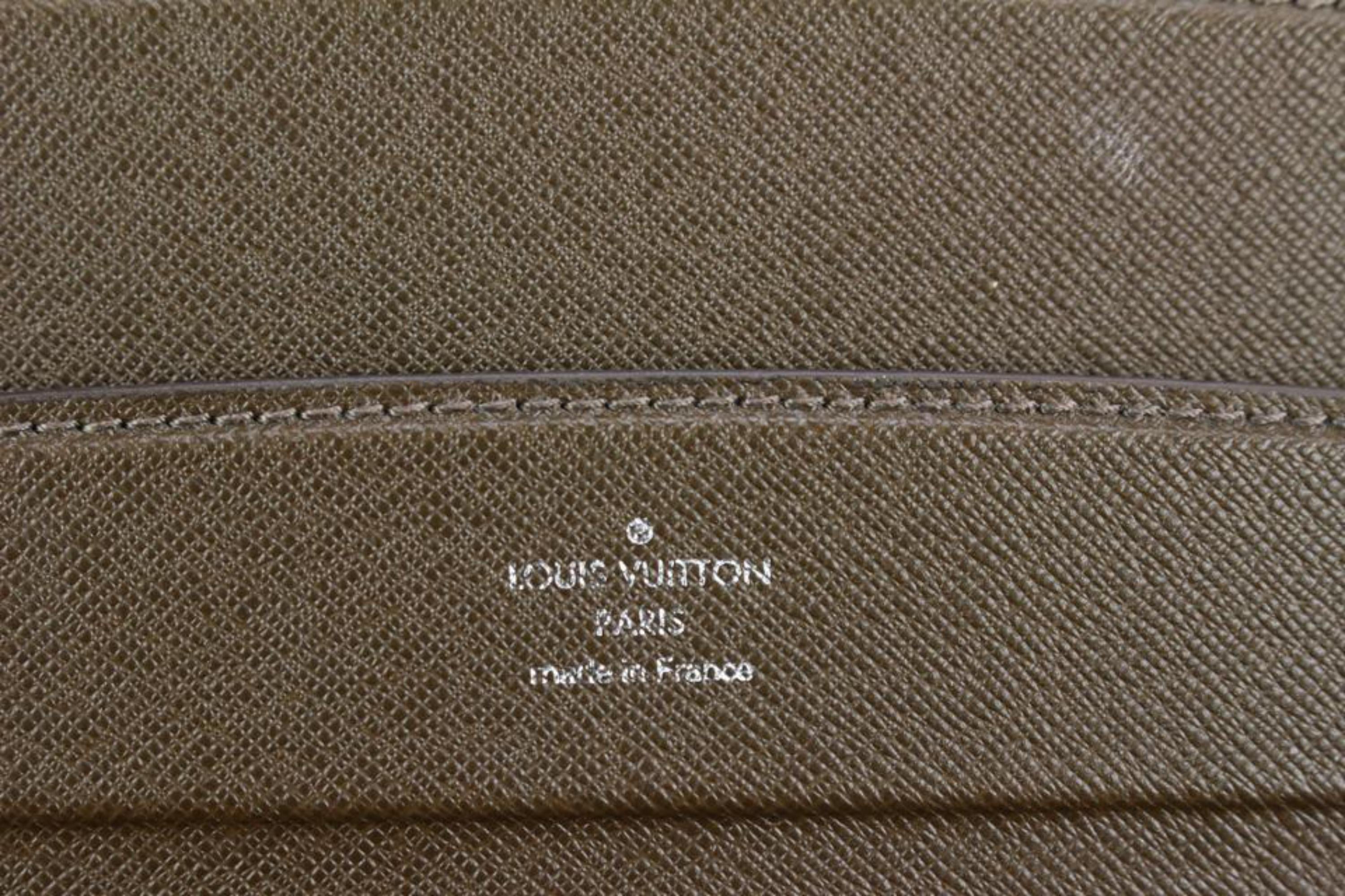 Louis Vuitton LV Taiga Maroon Leather President Classeur Attache