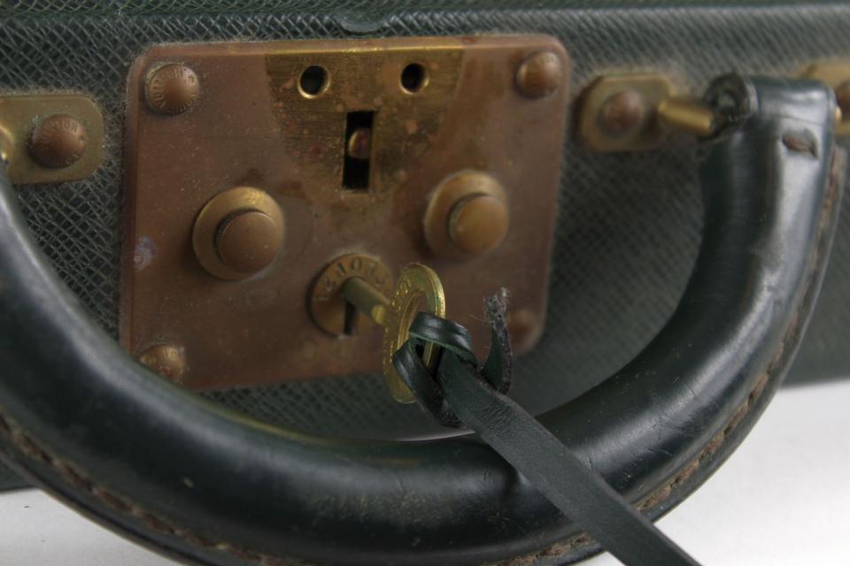 Louis Vuitton Green Taiga Leather President Attache Briefcase ref.294804 -  Joli Closet