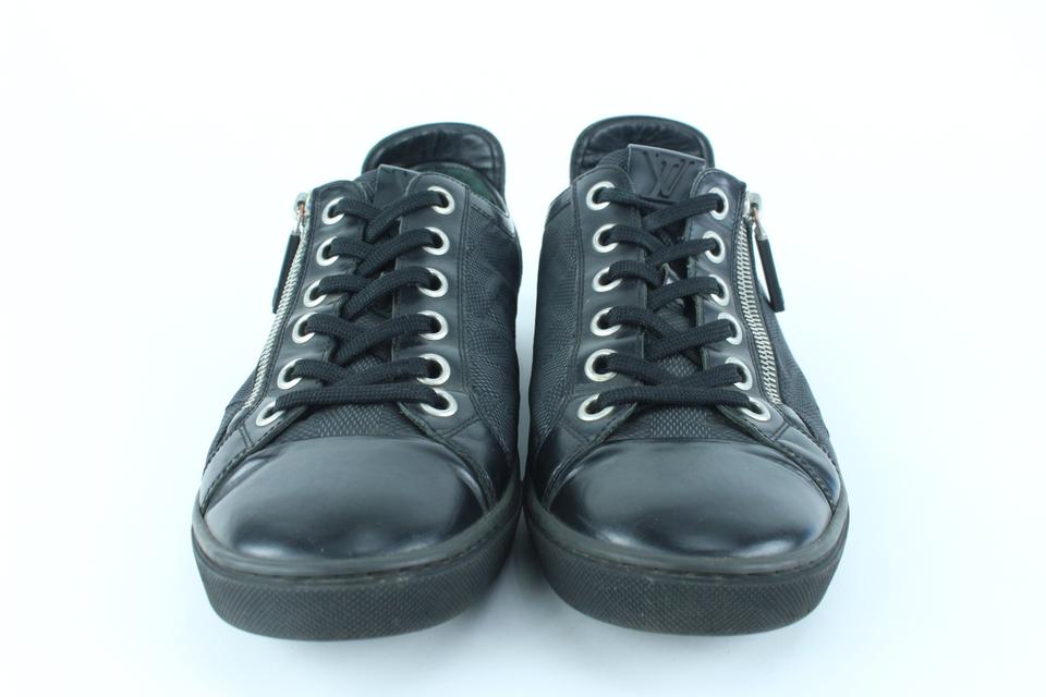 Sold at Auction: Louis Vuitton - Black Damier Lowtop Sneakers Size: Men's  US 8 - LV 7