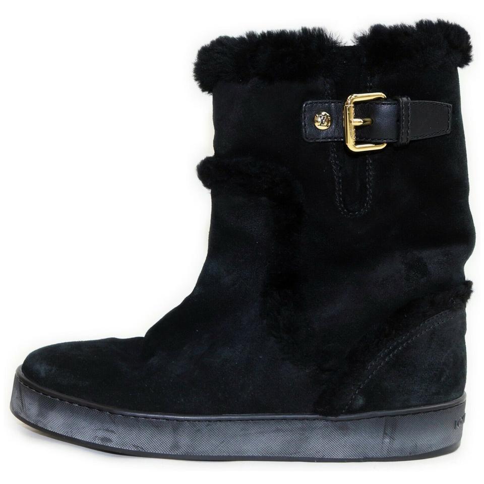Shop Louis Vuitton Casual Style Shearling Logo Boots Boots by RinCo
