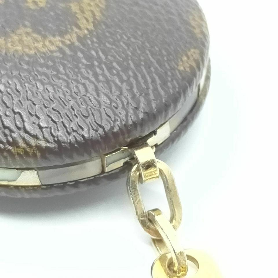 Leather key ring Louis Vuitton Khaki in Leather - 35697621