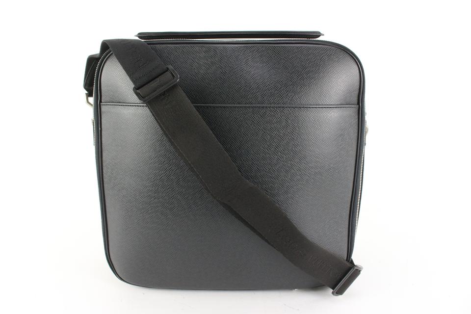 Louis Vuitton Black Taiga Leather Tura 2way Crossbody Messenger Travel Bag 56lk429s