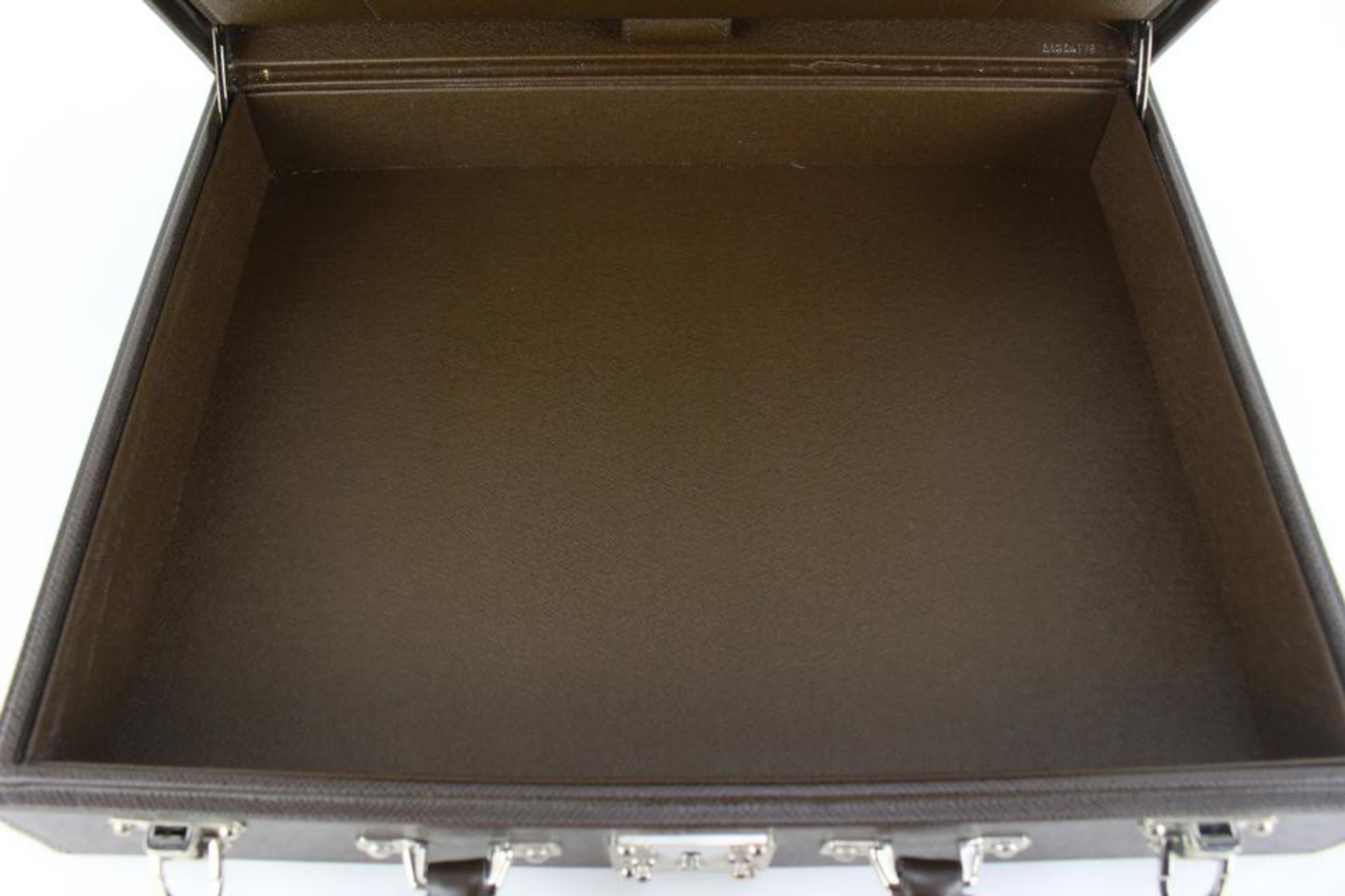 Louis Vuitton Brown Grizzli Taiga Leather President Briefcase Attache –  Bagriculture