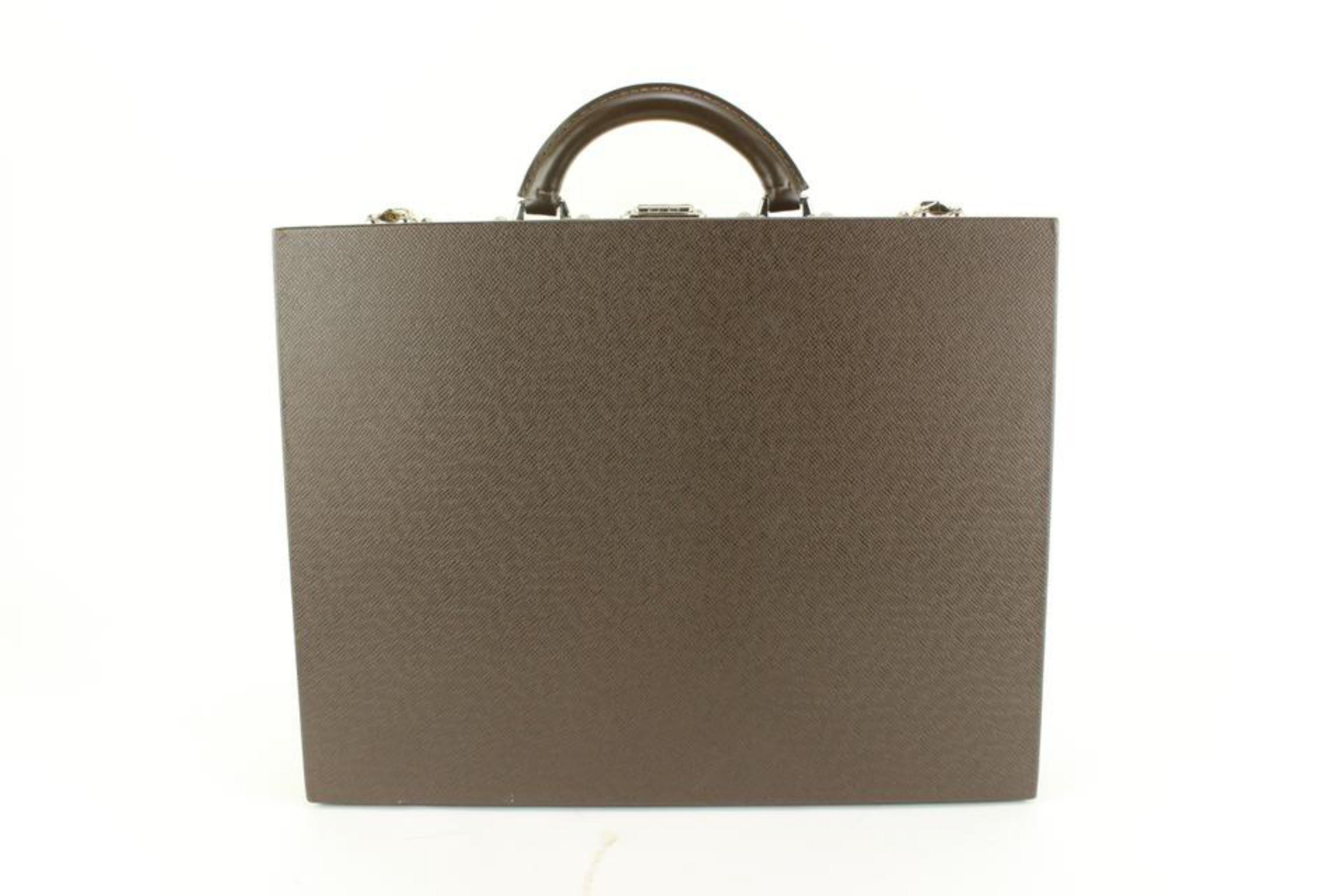 Louis Vuitton M32618 Grizzli Taiga Brown Anton 2 Pockets Laptop Bag