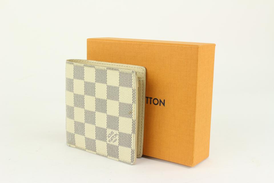 Louis Vuitton Multiple Wallet Monogram Canvas- Close up review 