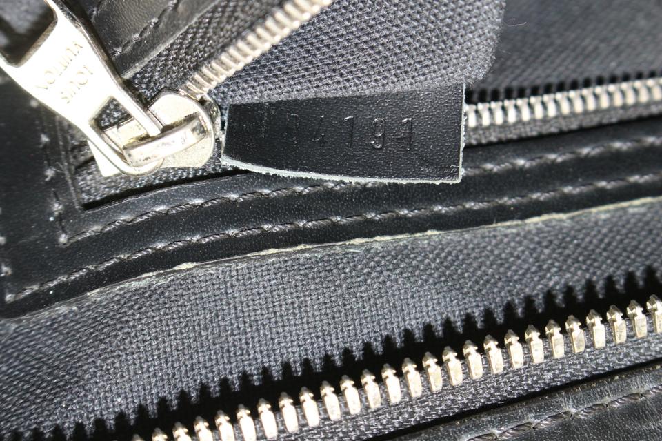tas sling-bag Louis Vuitton Black Epi Leather Flap Messenger 2016 Sling Bag