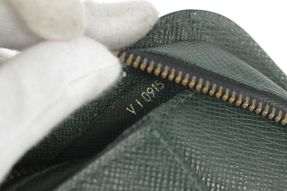 Louis Vuitton Pochette Baikal 234724 Green Taiga Leather Wristlet, Louis  Vuitton