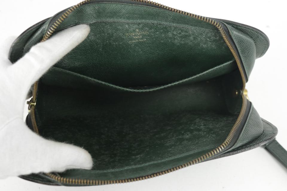 Louis Vuitton Green Orsay Epicea Taiga Leather Wristlet 868595 Cosmetic Bag  For Sale at 1stDibs