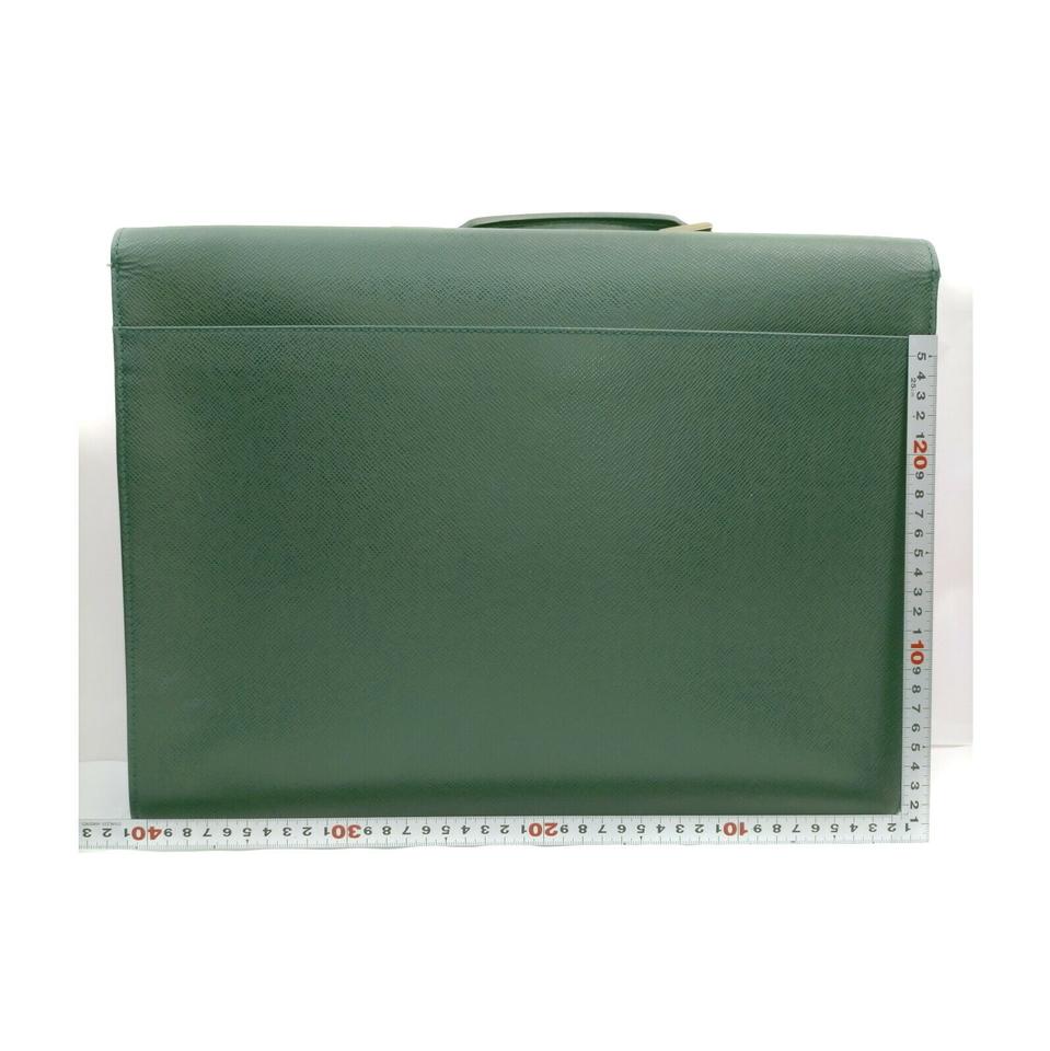 Majestic Louis Vuitton President Attaché Case in green Taiga leather,  garniture en métal doré ref.314556 - Joli Closet