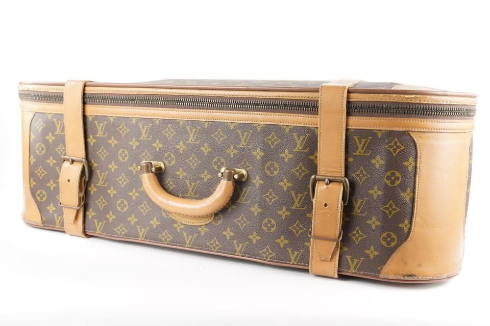 Lot - Louis Vuitton Extra Large Monogram Steamer Travel bag. France 1980's.  Scuffs to leather base and monogrammed bag, small split to bag. No pad  lock. Bag Height 22.75, bottom size 25.375 x 10.75 in