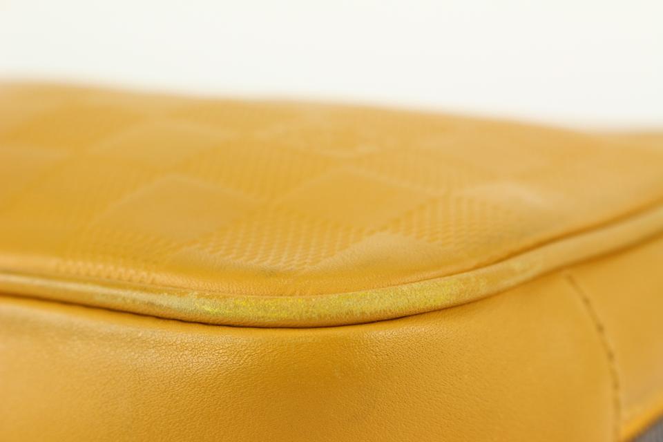 Louis Vuitton Essential V Yellow Yellow gold ref.974104 - Joli Closet
