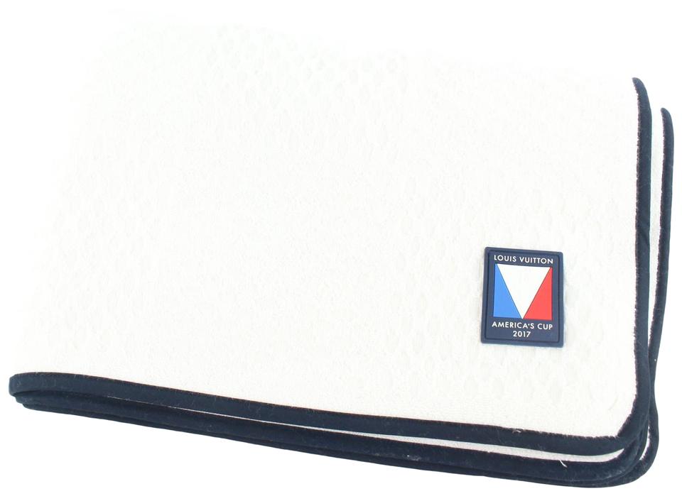Louis Vuitton White x Navy LV Cup Gaston V BeachTowel 908lvs413